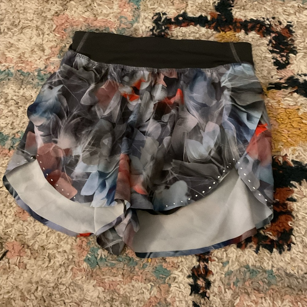 Women's Floral Patterned Shorts Lululemon